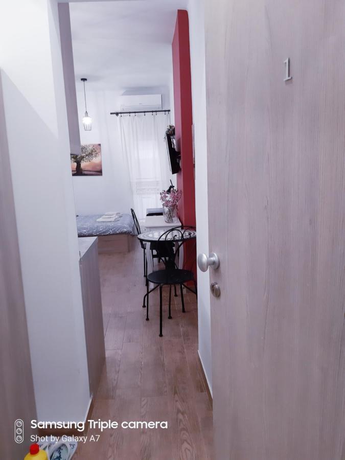 Cosy And Central Stoudio Apartment เทสซาโลนิกิ ภายนอก รูปภาพ